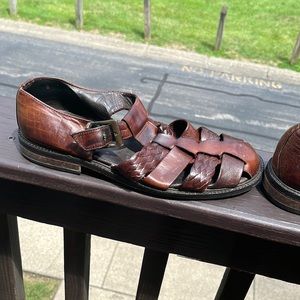 Tommy Bahama mens leather sandals great condition